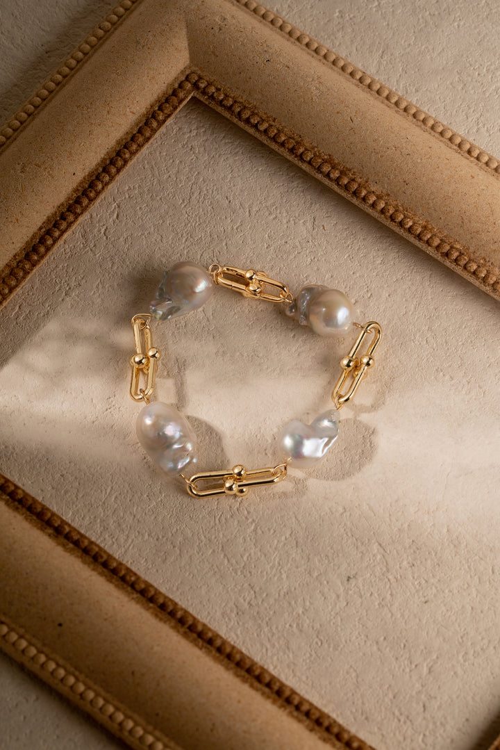Horseshoe U-Link Baroque Pearl Bracelet, Gold Link Chain Bracelet
