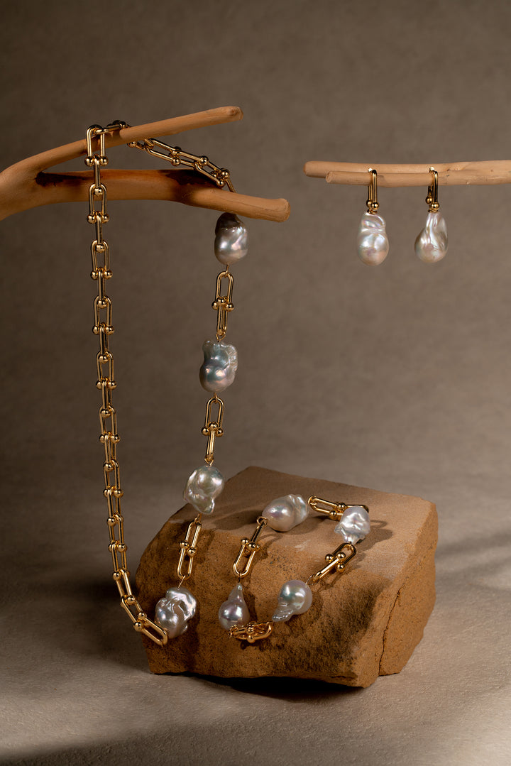 Horseshoe U-Link Baroque Pearl Bracelet, Gold Link Chain Bracelet