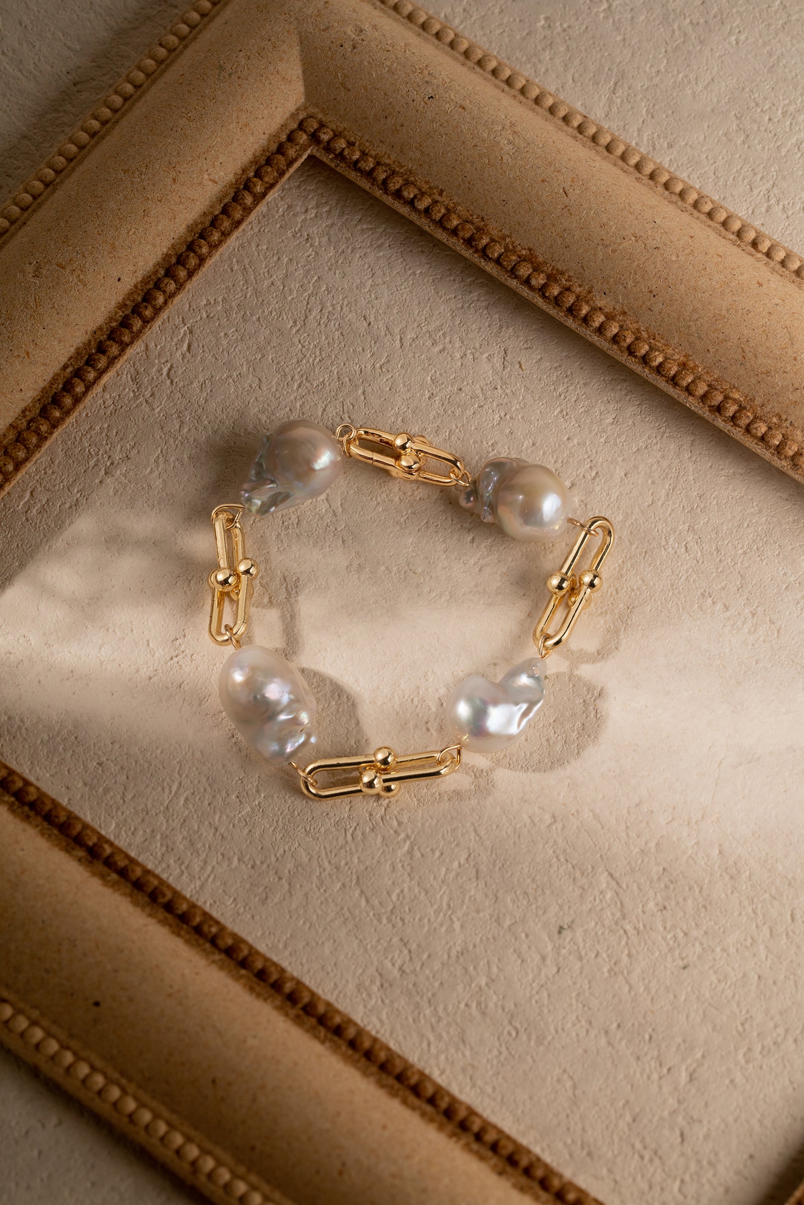 Horseshoe U-Link Baroque Pearl Bracelet, Gold Link Chain