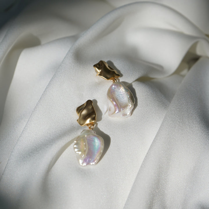 Petal Keshi Pearl Earrings - Gold