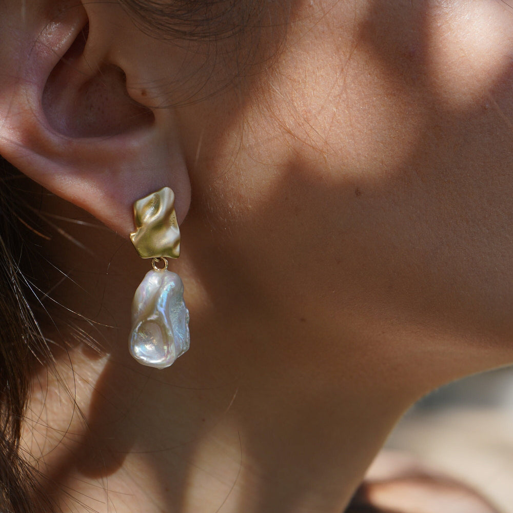 Petal Keshi Pearl Earrings - Gold