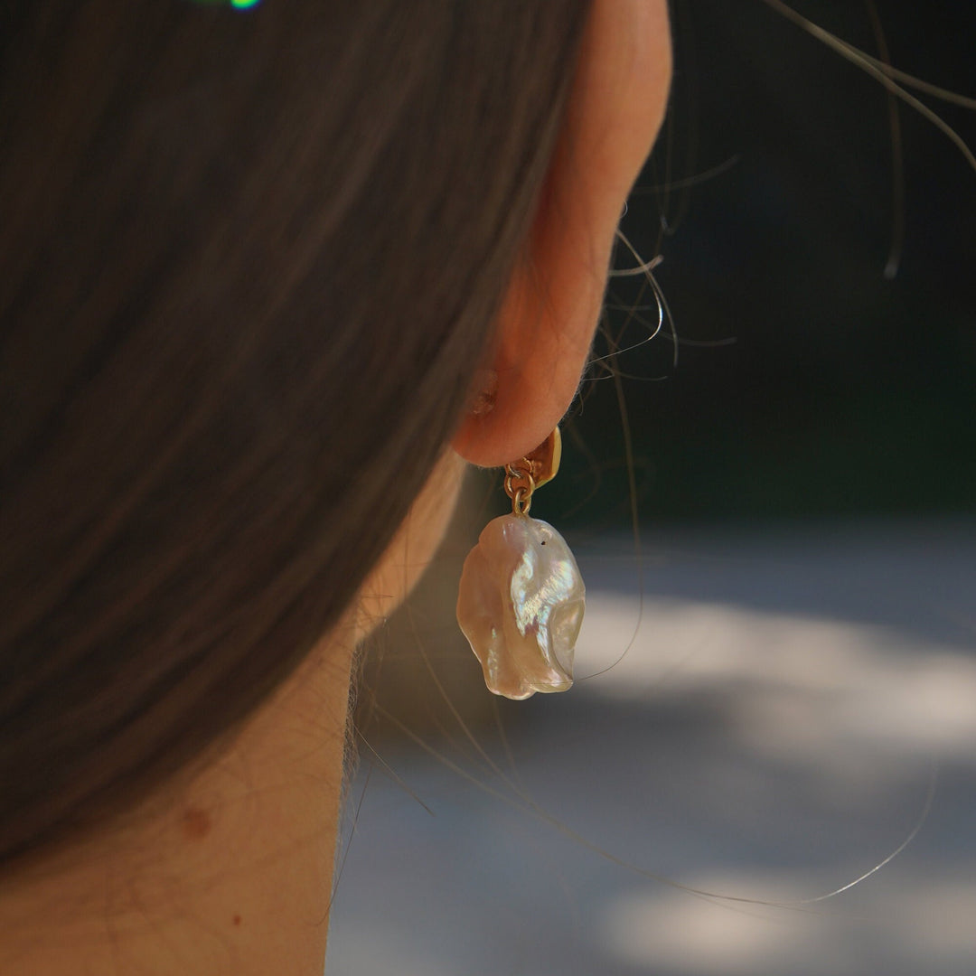 Petal Keshi Pearl Earrings - Gold