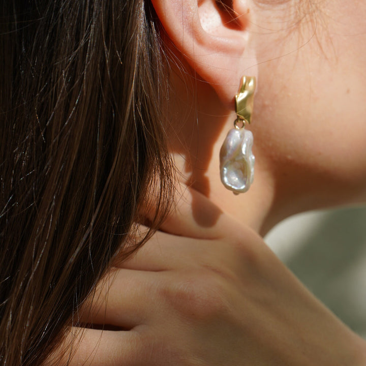 Petal Keshi Pearl Earrings - Gold