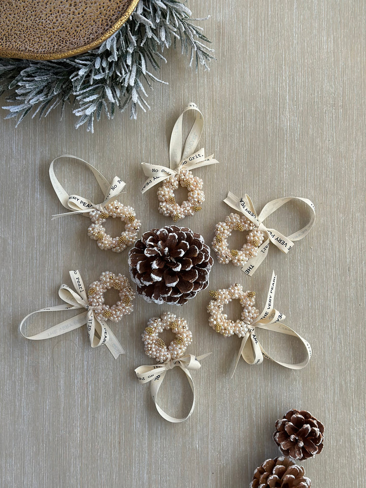 christmas tree ornament; pearl ornament; pearl decoration; christmas wreath; christmas gift