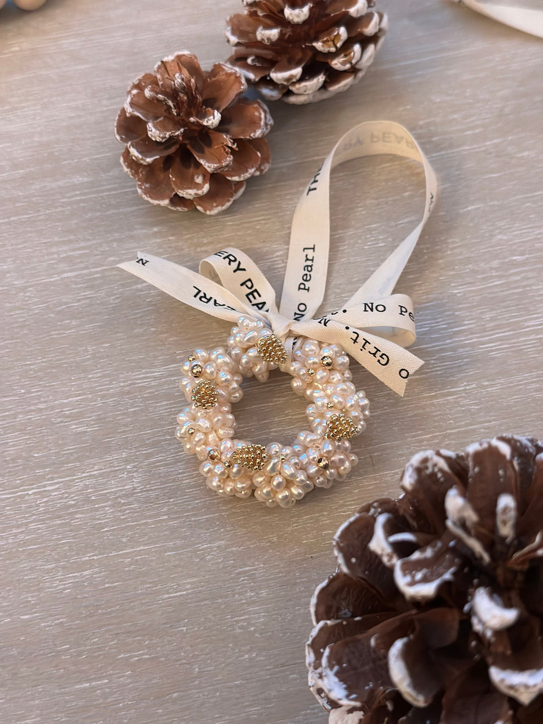 christmas tree ornament; pearl ornament; pearl decoration; christmas wreath; christmas gift