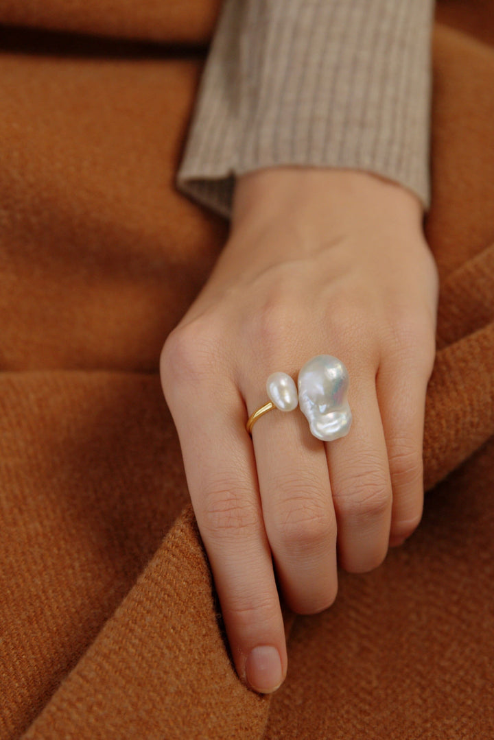 Double Baroque Pearls Ring - Gold