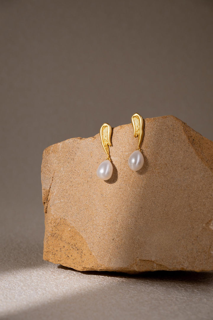 bridesmaid gift, birthday gifts, gift for women, pearl earrings, gold earrings, drop earrings, bridal jewelry, wedding earrings, dangle earrings, gift for mom, baroque pearls, teardrop pearls, freshwater pearls