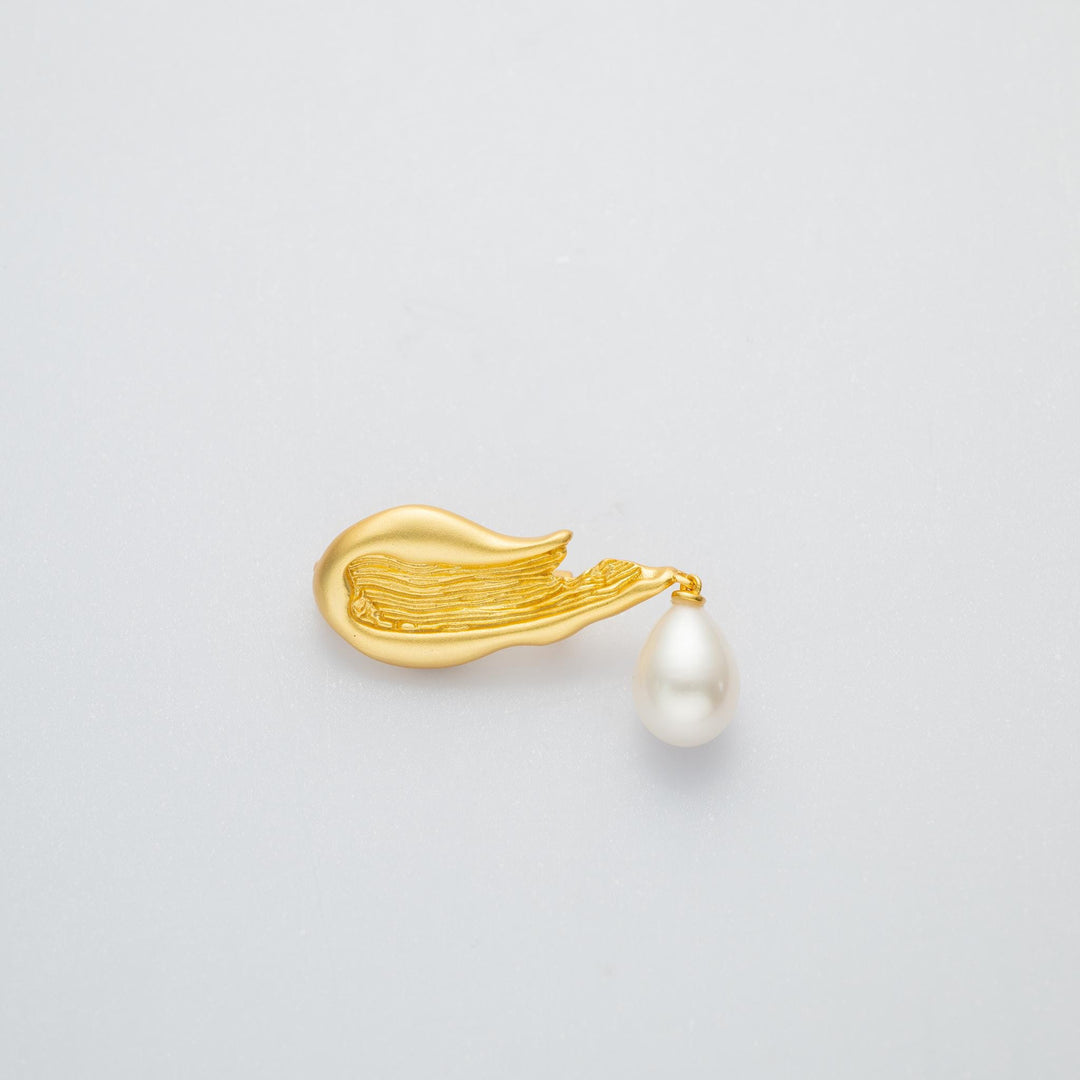 anniversary gift, wedding jewelry, graduation gift, grandma gift, scarf pin, low top pin, pearl brooch, bag pin, pearl lapel pin, baroque pearl pin, gold pin, pearl pin, prom jewelry
