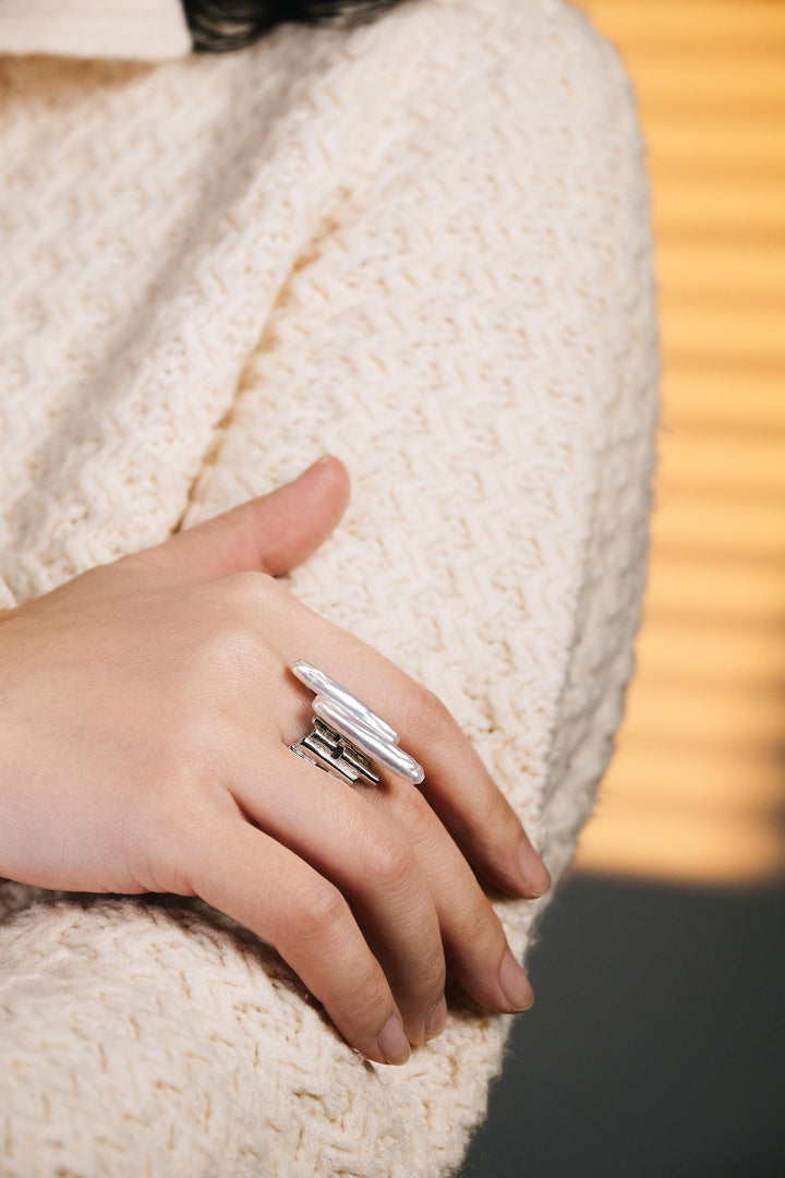 rings for women, pearl silver ring, pearl ring, gift for her, sterling silver ring, baroque pearl ring, baroque pearl, birthday gifts, jewelry gift, statement ring, freshwater pearl, architecture ring, silver ring