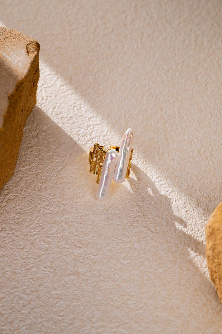 rings for women, pearl silver ring, pearl ring, gift for her, sterling silver ring, baroque pearl ring, baroque pearl, birthday gifts, jewelry gift, statement ring, freshwater pearl, architecture ring, silver ring