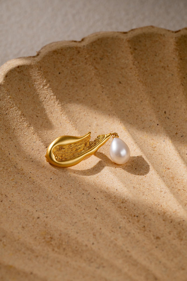 anniversary gift, wedding jewelry, graduation gift, grandma gift, scarf pin, low top pin, pearl brooch, bag pin, pearl lapel pin, baroque pearl pin, gold pin, pearl pin, prom jewelry