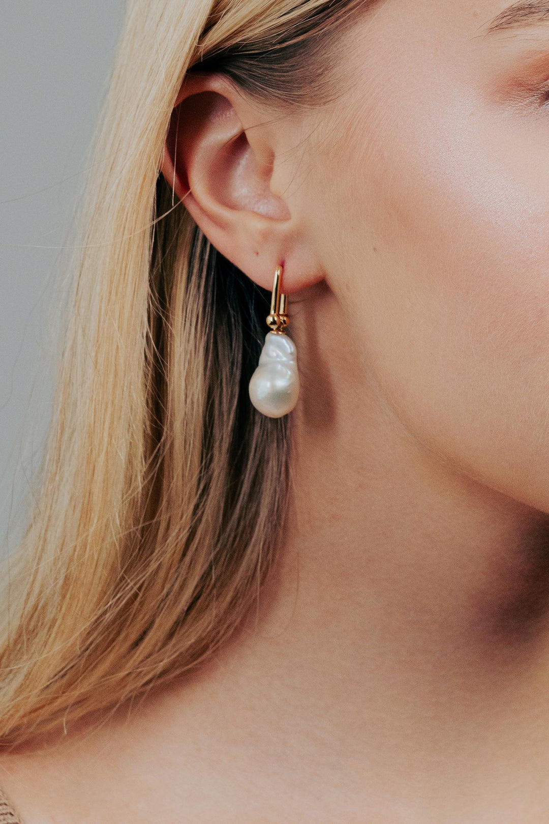Baroque Pearl Dangle Earrings: Gold Filled Horseshoe U-Link