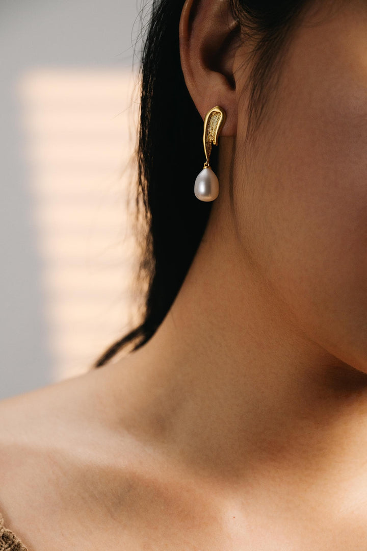 bridesmaid gift, birthday gifts, gift for women, pearl earrings, gold earrings, drop earrings, bridal jewelry, wedding earrings, dangle earrings, gift for mom, baroque pearls, teardrop pearls, freshwater pearls