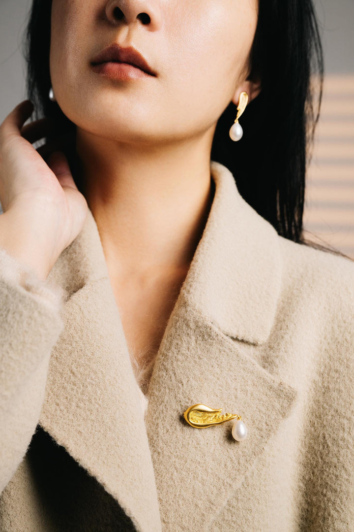 anniversary gift, wedding jewelry, graduation gift, grandma gift, scarf pin, low top pin, pearl brooch, bag pin, pearl lapel pin, baroque pearl pin, gold pin, pearl pin, prom jewelry