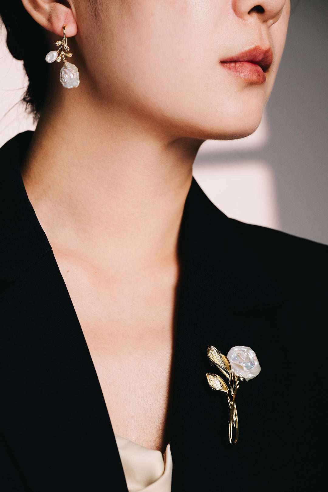 Vintage Rose Pearl Brooch: 18K Gold-Filled Floral Pin for Coats, Dresses & Scarves, Elegant Gift for Women