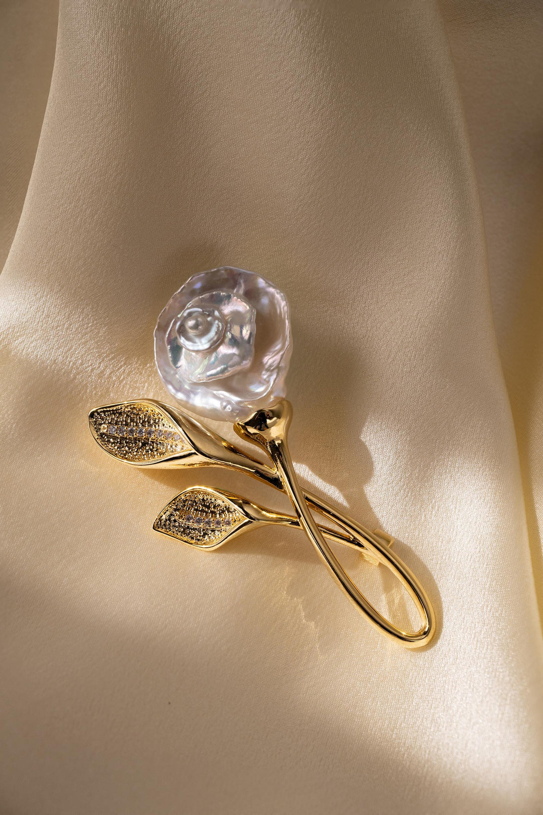 Vintage Rose Pearl Brooch: 18K Gold-Filled Floral Pin for Coats, Dresses & Scarves, Elegant Gift for Women