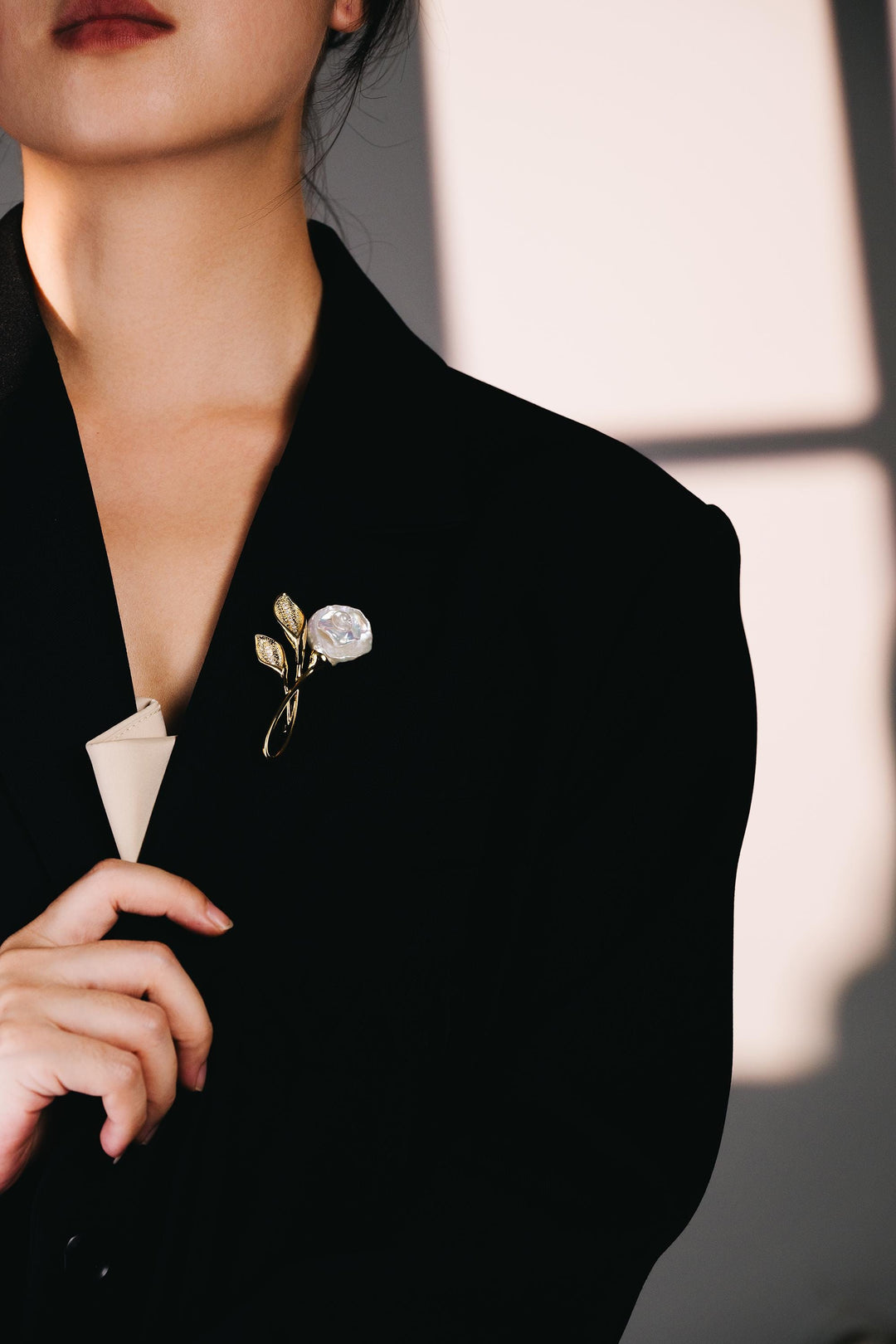 Vintage Rose Pearl Brooch: 18K Gold-Filled Floral Pin for Coats, Dresses & Scarves, Elegant Gift for Women