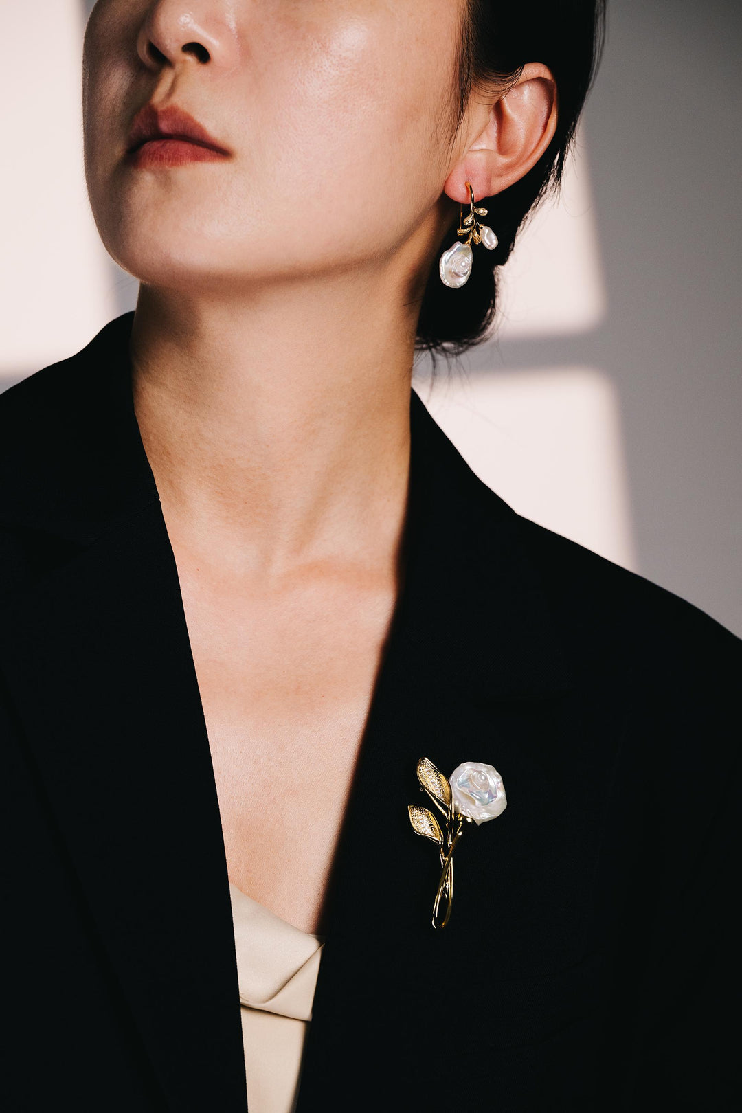 Vintage Rose Pearl Brooch: 18K Gold-Filled Floral Pin for Coats, Dresses & Scarves, Elegant Gift for Women