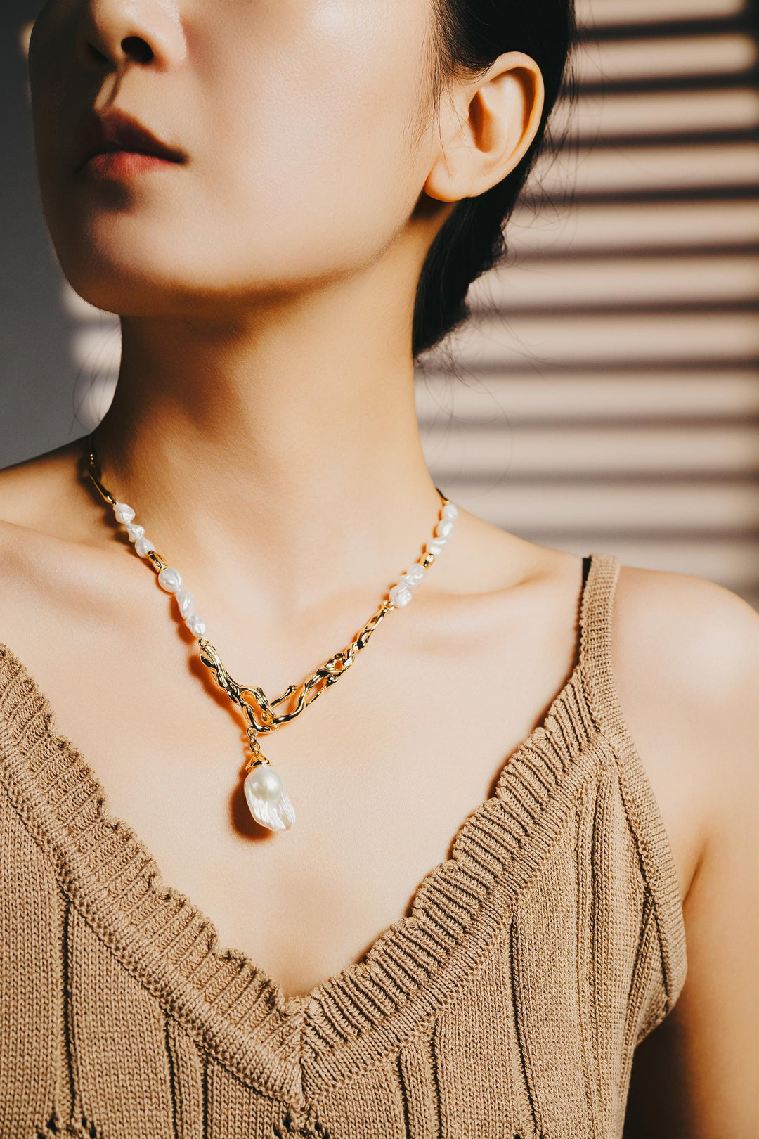 Sculptural Necklace with Baroque Pearl Pendant and Keshi Pearls, 18K Gold-Plated Tree Branch Necklace for Women, Dainty Jewelry Gift for Her
