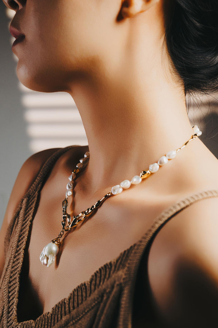 Sculptural Necklace with Baroque Pearl Pendant and Keshi Pearls, 18K Gold-Plated Tree Branch Necklace for Women, Dainty Jewelry Gift for Her